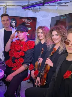 Amore Twins with singer Melovin and others